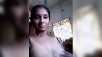 South Indian Aunty Fucking Her Wet Pussy With Cucumber Alone