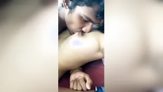 Boyfriend Sucking His Lankan GF Boobs In Private Mms