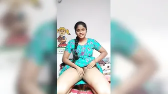 Super Hot Girl Spreading Pussy Wide In Homemade Mms Clip