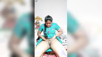 Super Hot Girl Spreading Pussy Wide In Homemade Mms Clip