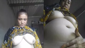 Busty Married Aunty Exposing Herself Fully On Hidden Camera