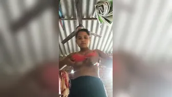 Village GF Showing Her Boobs And Pussy To Her Lover