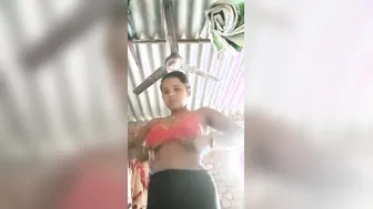 Village GF Showing Her Boobs And Pussy To Her Lover
