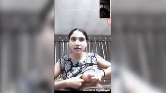 Busty Desi Babe Showing Off Her Natural Tits Amateur Footage