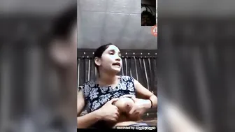Busty Desi Babe Showing Off Her Natural Tits Amateur Footage
