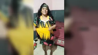Mature Indian Aunty Accidentally Filmed While Changing Her Clothes