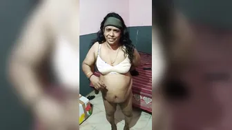 Mature Indian Aunty Accidentally Filmed While Changing Her Clothes