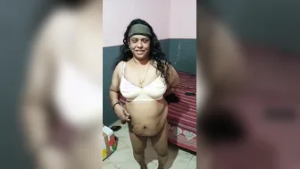 Mature Indian Aunty Accidentally Filmed While Changing Her Clothes