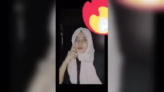 Bangladeshi GF In Hijab Revealing Her Pussy Lips