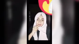 Bangladeshi GF In Hijab Revealing Her Pussy Lips