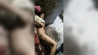 Married Bhabhi Riding Village Guy Raw In Outdoor Sex Tape