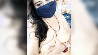 Busty Bhabhi Squatting And Pissing Live On Cam For Her Fans Now