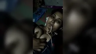 Lonely Bhabhi Exposing Her Heavy Tits During Private Video Call