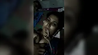 Lonely Bhabhi Exposing Her Heavy Tits During Private Video Call