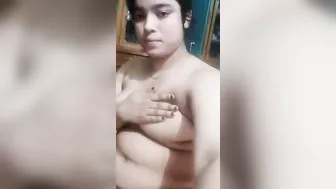 Thick Married Bhabhi Spreading Her Meaty Pussy Lips On Camera