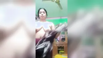 Thick Married Bhabhi Spreading Her Meaty Pussy Lips On Camera