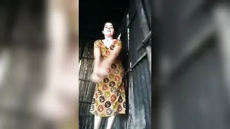 Young Girl From Village Fingering Herself And Moaning Loudly