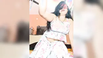 Horny Bhabhi Fingering Her Dripping Pussy Live On Webcam