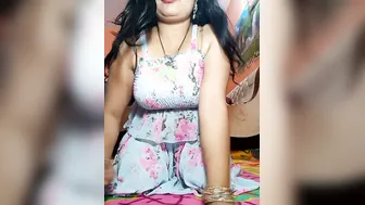 Horny Bhabhi Fingering Her Dripping Pussy Live On Webcam