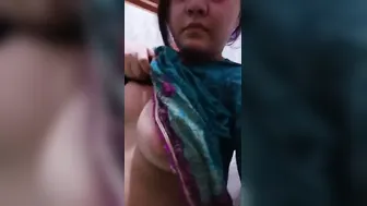 Curvy Wife From Lahore Stripping And Flaunting Her Juicy Tits