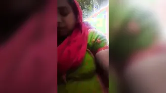 Village Wife Spreading Legs Showing Her Wet Pink Pussy On Cam