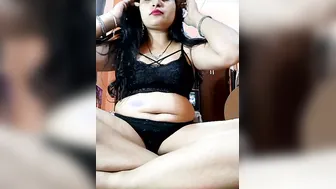 Curvy Bhabhi Spreading Legs Wide During Private Cam Session