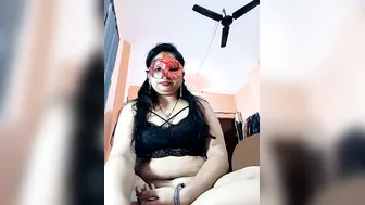 Curvy Bhabhi Spreading Legs Wide During Private Cam Session