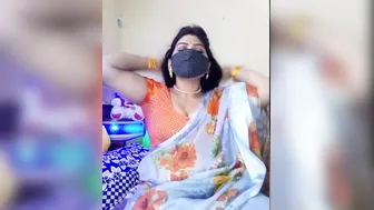 Married Bhabhi Revealing Her Big Boobs On Latest Video Call
