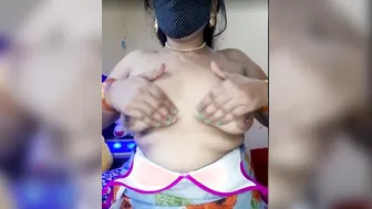 Married Bhabhi Revealing Her Big Boobs On Latest Video Call