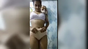Married Muslim Bhabhi Exposing Her Naked Body On Camera
