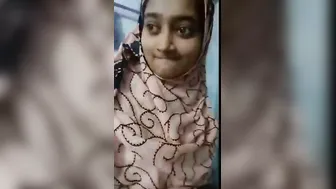 Married Muslim Bhabhi Exposing Her Naked Body On Camera