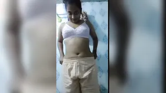 Married Muslim Bhabhi Exposing Her Naked Body On Camera