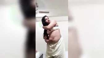 Big Booty Mallu Wife Stripping Completely Naked On Video Call
