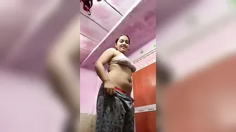 Thick Village Girl Bathing Fully Naked Caught On Hidden Camera