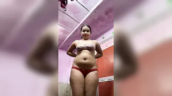 Thick Village Girl Bathing Fully Naked Caught On Hidden Camera