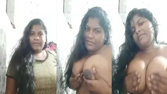 Desi Babe Flashing Her Huge Natural Boobs On Video Chat