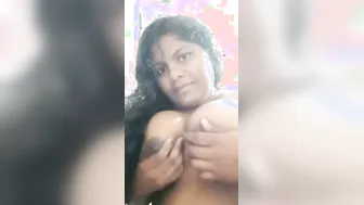 Desi Babe Flashing Her Huge Natural Boobs On Video Chat