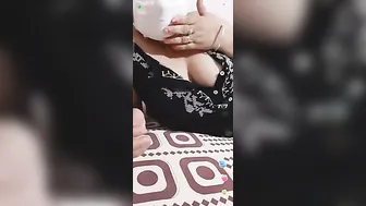 Mature Married Bhabhi Exposing Her Big Breasts Live On Cam