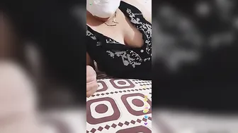 Mature Married Bhabhi Exposing Her Big Breasts Live On Cam