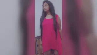 Curvy Babe Showing Off Her Bare Pussy In Mirror Selfie Video