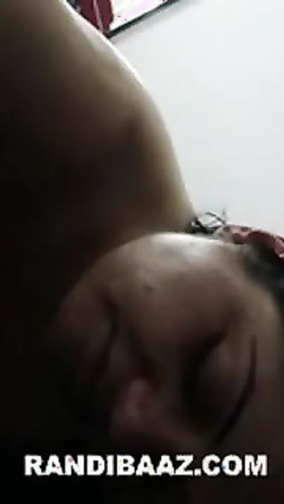 Aged bhabhi satisfies her spouse with a nice oral sex