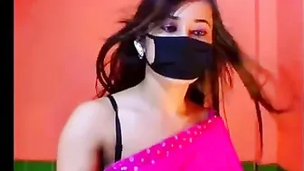 Non-professional livecam cutie does a sexy dance for her fans on a romantic song