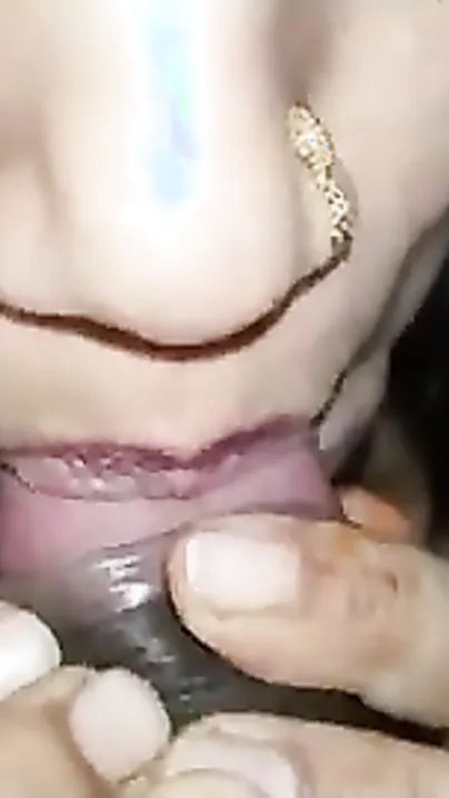 Lascivious bhabhi gives an awesome blowjob to stepbrother in law