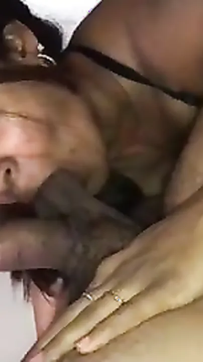 Aged bhabhi satisfies her spouse with a good blowjob