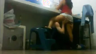 Amateur beauty receives her vagina eaten at the office counter