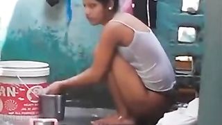 Non-professional cutie lets this guy bf watch as this babe takes a washroom outdoors