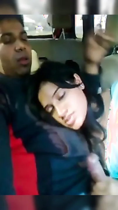 Office girl engulfing penis of her boss in car