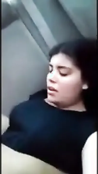 Desi mms Indian sex scandal of legal age teenager hotty Mahi in car