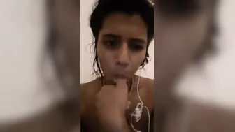 Desi Babe Tasting Her Own Juice During Naughty Video Call
