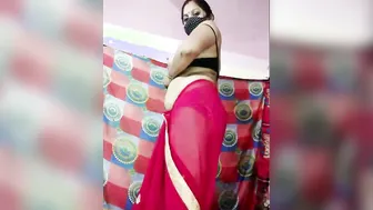 Horny Housewife Performing Live Sex Show On Webcam For Fans